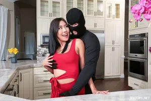 Đặt gái trên mạng giao hàng tận nhà địt tận giường